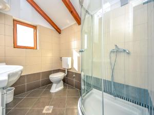 Koupelna v ubytování Holiday Home Jolumar by Interhome