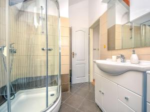 Koupelna v ubytování Holiday Home Jolumar by Interhome