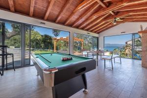 Τραπέζι μπιλιάρδου στο Beachfront villa Promenada