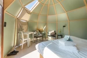 Ένα ή περισσότερα κρεβάτια σε δωμάτιο στο Cabin Atalanta