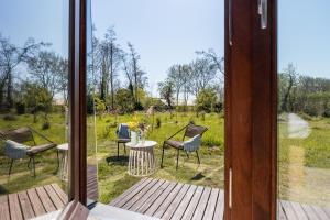 Κήπος έξω από το Cabin Atalanta