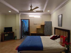 Postel nebo postele na pokoji v ubytování lakshmi inn lodge