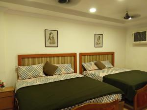 Postel nebo postele na pokoji v ubytování lakshmi inn lodge