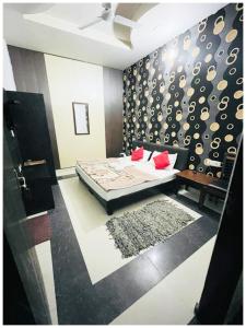 Imagen de la galería de Amritsar Hotel R-A-M-N-E-E-K Near Bus Stand - Spacious Rooms With Free Wi-fi - Restaurant# Parking & Excellent Customer Service - Best Location In Amritsar, en Amritsar