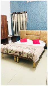 Imagen de la galería de Amritsar Hotel R-A-M-N-E-E-K Near Bus Stand - Spacious Rooms With Free Wi-fi - Restaurant# Parking & Excellent Customer Service - Best Location In Amritsar, en Amritsar