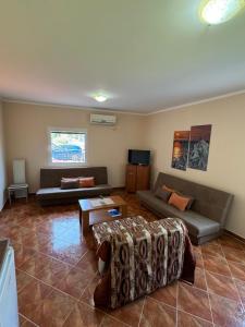 Istumisnurk majutusasutuses Apartmani Stanisic