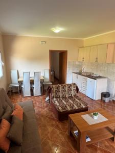 Köök või kööginurk majutusasutuses Apartmani Stanisic