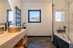 Fotografie z fotogalerie ubytování MENTHON- Villa W Architecte 2 pas du lac by LLA SELECTIONS v destinaci Menthon-Saint-Bernard + 28 fotografií