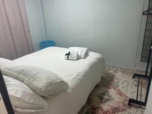 Postel nebo postele na pokoji v ubytování Mona's Place + 2 fotografie