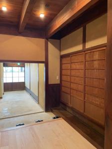 LKx 出雲街道津山城東くつろぎ亭 KutsurogiTei客房内的一张或多张床位