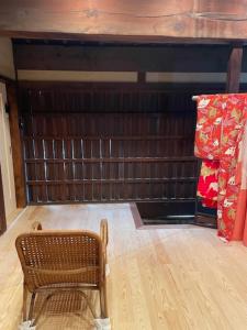 LKx 出雲街道津山城東くつろぎ亭 KutsurogiTei的休息区