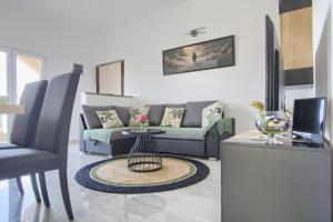 a living room with a couch and a table at Stella Maris in Kali