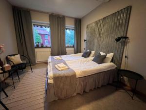 a bedroom with a large bed and a window at Målkullorna Hostel in Mora