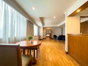 Posezení v ubytování Rembrandt Residences Bangkok