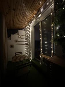 a room with a bench and lights on a window at SERENATA - Studio climatisé sur le Port - Piscine & Tennis in Sausset-les-Pins +1 photo