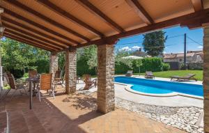 Bazén v ubytování Holiday Home Cabrunici Vi nebo v jeho okolí