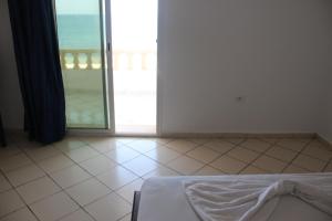 Postel nebo postele na pokoji v ubytování Hotel Beausoleil kélibia