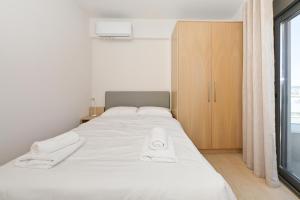 Ένα ή περισσότερα κρεβάτια σε δωμάτιο στο Aelion Eco Apartments +13 φωτογραφίες