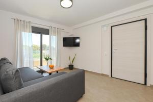 Μια τηλεόραση ή/και κέντρο ψυχαγωγίας στο Aelion Eco Apartments