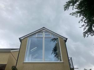 Bygningen som lejligheden ligger i + 4 billeder