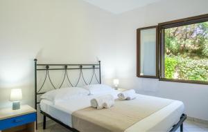 Ένα ή περισσότερα κρεβάτια σε δωμάτιο στο Gorgeous Apartment In Porto San Paolo