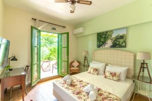 A bed or beds in a room at BELLA CISTERNA