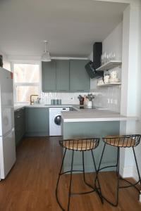 Kuchyň nebo kuchyňský kout v ubytování Spacious flat - fabulous sea views & walk to beach