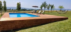 The swimming pool at or close to Tenuta La Santissima