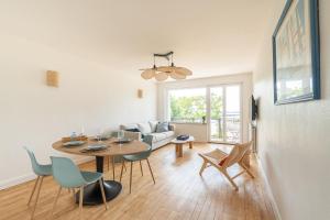 Televiisor ja/või meelelahutuskeskus majutusasutuses Appartement face Nausicaa , balcon vue mer