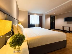 TV a/nebo společenská místnost v ubytování Rembrandt Residences Bangkok