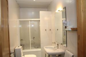 Ένα μπάνιο στο Hotel Solar dos Pachecos +51 φωτογραφίες