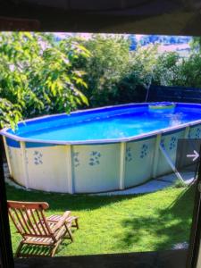 Bazén v ubytování ecrin du segala nebo v jeho okolí