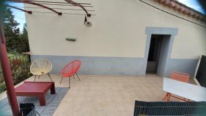 Gallery image of Les Yumboes in Rousson +8 photos