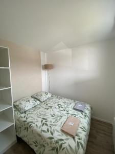 a bedroom with a bed and a book shelf at Cosy T2 RDC Résidence Bleu Marine in Lacanau-Océan
