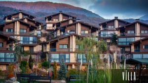 Nespecifikovaný výhled na hory nebo výhled na hory při pohledu z rezortu