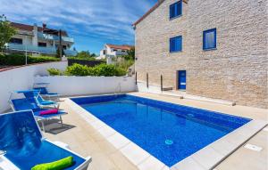 Bazén v ubytování Beach Front Home In Klimno With Wifi nebo v jeho okolí + 37 fotografií