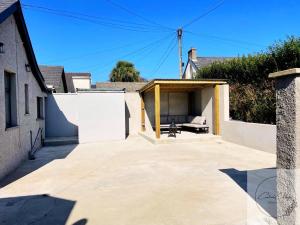 a view of a patio from the back of a house at Central cottage Newcastle in Newcastle +5 photos