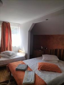 Rúm í herbergi á Nopti de Vara Transfăgărășan +37 myndir