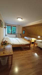 Postel nebo postele na pokoji v ubytování Horská Chalupa Nad Zubačkou