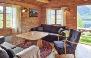 Ruang duduk di Beautiful Home In Eikesdal +19 gambar