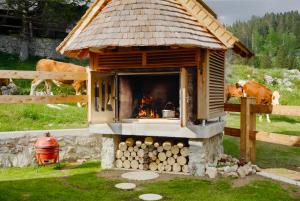 Zahrada ubytování Luxury Alpine Chalet & Sauna Pinja - Velika Planina - I FEEL ALPS