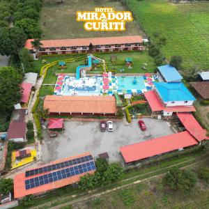 Bazén v ubytování Hotel Mirador de Curiti nebo v jeho okolí
