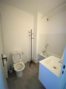 Ένα μπάνιο στο Appartement double 23 à Limoges +4 φωτογραφίες