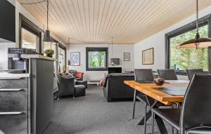 Kuchyň nebo kuchyňský kout v ubytování Awesome Home In Tarm With Wifi + 25 fotografií