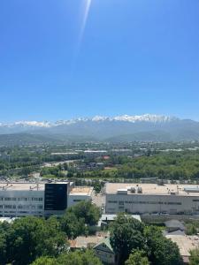 En generel udsigt til bjerge eller udsigt til bjerge taget fra lejligheden