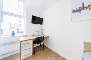 Μια τηλεόραση ή/και κέντρο ψυχαγωγίας στο Alexandra House Simple City Stays +37 φωτογραφίες