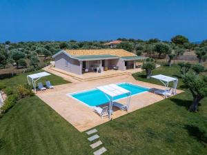 Bazén v ubytování Villa Aris nebo v jeho okolí