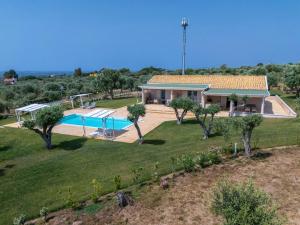 an image of a villa with a swimming pool at Villa Aris in Villa Gorizia