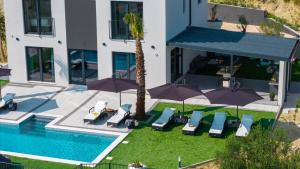 Πισίνα στο ή κοντά στο Villa El Capitano Private Seaview Retreat Near Split +53 φωτογραφίες