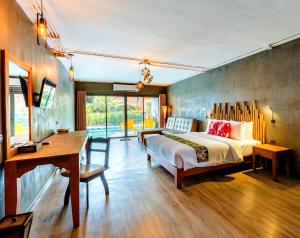 Postel nebo postele na pokoji v ubytování Anyavee Krabi Beach Resort
